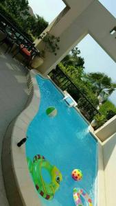 A piscina localizada em Villa with 2 Bedrooms Sea View and Garden with private Pool ou nos arredores