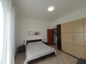 A bed or beds in a room at Appartamento in stazione Parabiago