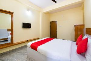 Tempat tidur dalam kamar di Hotel O New Rock