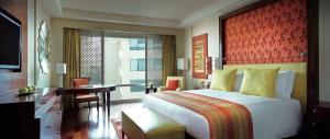 Cama ou camas em um quarto em The Ritz - Carlton, Bangalore