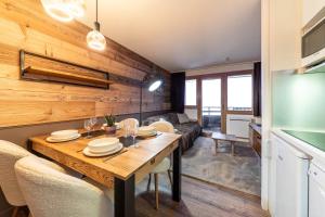 A kitchen or kitchenette at La Fruitiere - IMMODREAMS - Avoriaz