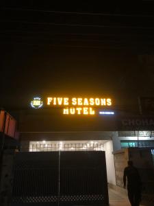 Фотография из галереи Hotel Five Season Lahore в Лахоре