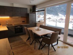 A kitchen or kitchenette at Appartement Heiss