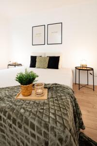 Cama ou camas em um quarto em Stilvoll Wohnen im Herzen der Stadt