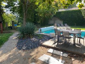 A piscina localizada em Les Cottages de la Norge ou nos arredores