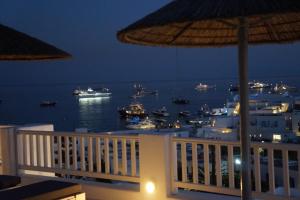 ระเบียงหรือลานระเบียงของ The George Hotel Mykonos