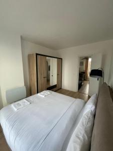 Una cama o camas en una habitación de Charmant appartement proche Paris et Stade de France !