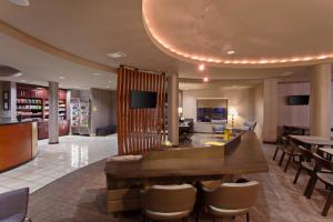 Khu vực lounge/bar tại SpringHill Suites by Marriott El Paso