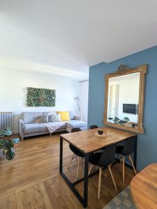 Χώρος καθιστικού στο Cosy little nest next to Paris