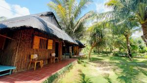 Taman di luar Me Bungalow Beach Resort