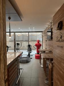 Gambar di galeri bagi Kevens Single Room with Gym and Bar di Jounieh