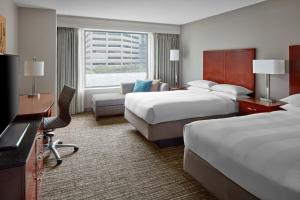 Cama ou camas em um quarto em Marriott Downtown at CF Toronto Eaton Centre