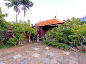 Градина пред S Bali Villa