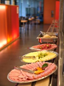 un buffet con tres platos de comida en un mostrador en Youth Hostel Echternach, en Echternach