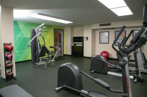 Fitnesscentret og/eller fitnessfaciliteterne på Holiday Inn Metairie New Orleans, an IHG Hotel