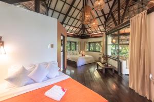 Giường trong phòng chung tại kawayan villa siargao