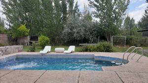 The swimming pool at or close to Paz y Vino