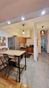 A kitchen or kitchenette at Apartment in the heart of Athens