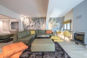 Snowglory Boutique Hotel tesisinde bir oturma alanı