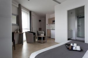 Кухня или мини-кухня в Twenty Business Flats Lille Grand Stade
