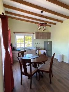 A kitchen or kitchenette at Cabañas Vista Volcanes II