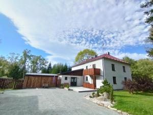 a white house with a red roof and a driveway at Apartmány Lipno-Hory in Horní Planá