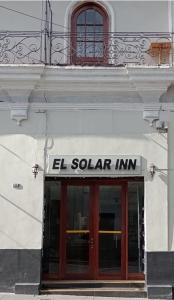 budynek z napisem "el solar inn" w obiekcie El Solar Inn w mieście Arequipa