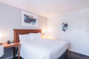 Una cama o camas en una habitación de TownePlace Suites Stafford