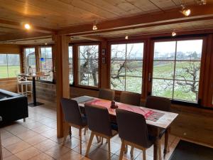 Un lugar para sentarse en Edelweiss 4 Zi Ferienwohnung in Landhaus