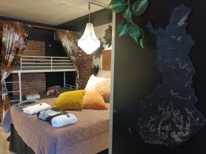 Cama ou camas em um quarto em Loft by the lake asunto omakotitalon alakerrassa