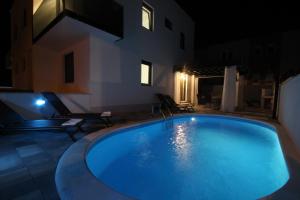 Басейн в или близо до Villa Essenza Rossa in Vodice only 650 meters from the beach