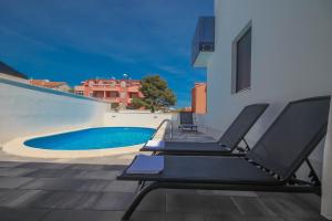 Басейн в или близо до Villa Essenza Rossa in Vodice only 650 meters from the beach