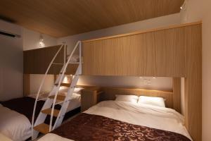 Gulta vai gultas numurā naktsmītnē 松山大街道HOTELさくら- unmanned hotel -