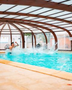 The swimming pool at or close to Hôtel du cros d'Auzon