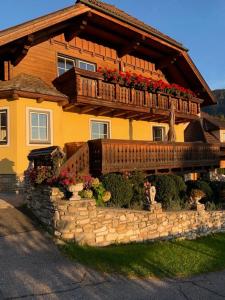 a house with a balcony with flowers on it at Appartement Aigner in Mauterndorf