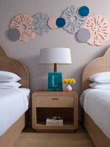 Cama ou camas em um quarto em Marriott Hutchinson Island Beach Resort, Golf & Marina