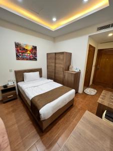 Una cama o camas en una habitación de Soulmate Hotel Erbil