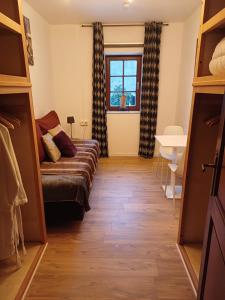 B&B Madoli tesisinde bir oturma alanı