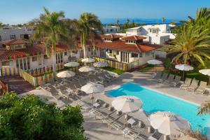 Piscina de la sau aproape de Alua Suites Fuerteventura - All Inclusive