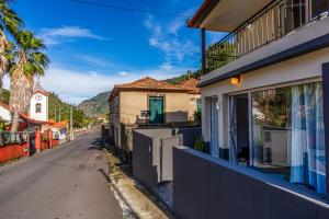 El edificio en el que está la casa de vacaciones