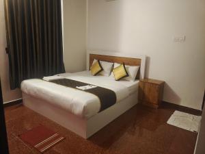 Tempat tidur dalam kamar di Pearl Villa Stay