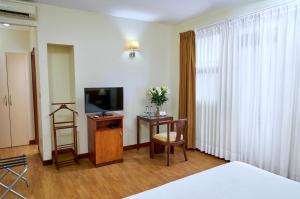 TV tai viihdekeskus majoituspaikassa Hotel Cityzen Guayaquil