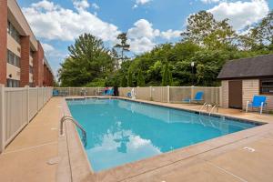 The swimming pool at or close to Best Western Plus Reading Inn & Suites