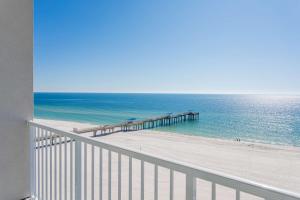 balcone con vista sulla spiaggia. di Best Western Premier - The Tides a Orange Beach