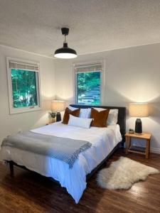 Vuode tai vuoteita majoituspaikassa Waterfront Haliburton, All Season, Fully Equipped Cottage!