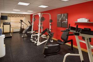 Academia e/ou comodidades em Country Inn & Suites by Radisson, Louisville East, KY