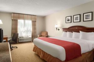 Country Inn & Suites by Radisson, Louisville South, KY 객실 침대