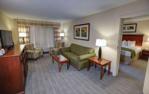 พื้นที่นั่งเล่นของ Country Inn & Suites by Radisson, Charlotte I-85 Airport, NC