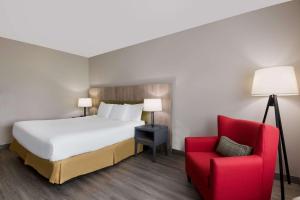 Krevet ili kreveti u jedinici u objektu Country Inn & Suites by Radisson, Harrisburg Northeast - Hershey