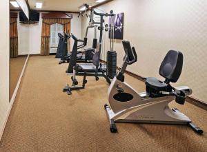 Fitnes oz. oprema za telovadbo v nastanitvi Country Inn & Suites by Radisson, Amarillo I-40 West, TX